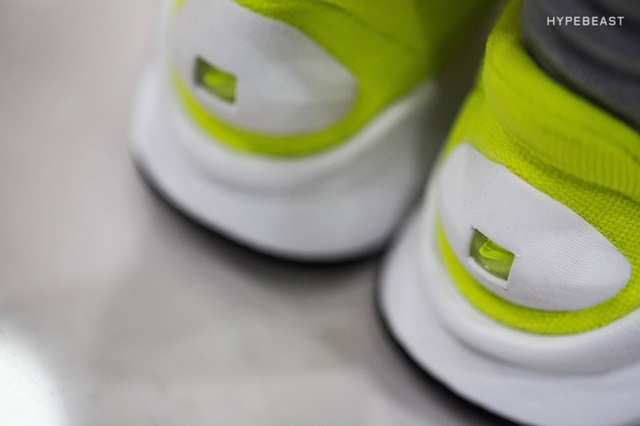 a-closer-look-at-the-nike-sock-dart-sp-volt-7