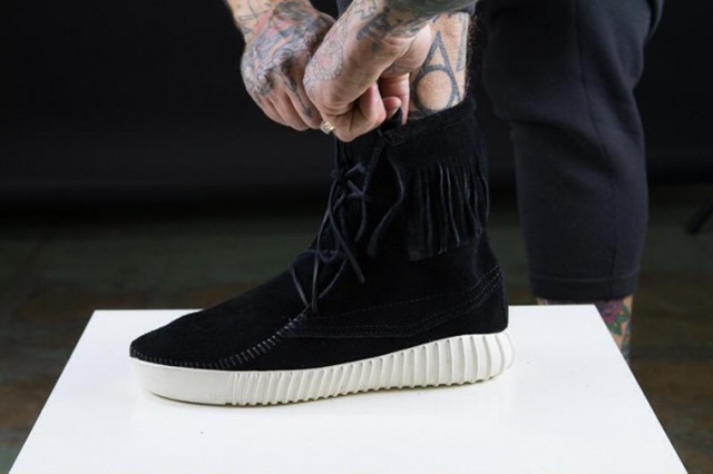 adidas-yeezy-boost-moccasin-black-custom-681x453