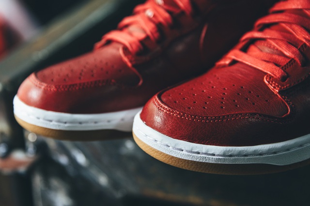 a-closer-look-at-the-nike-dunk-lux-high-sp-gym-red-2