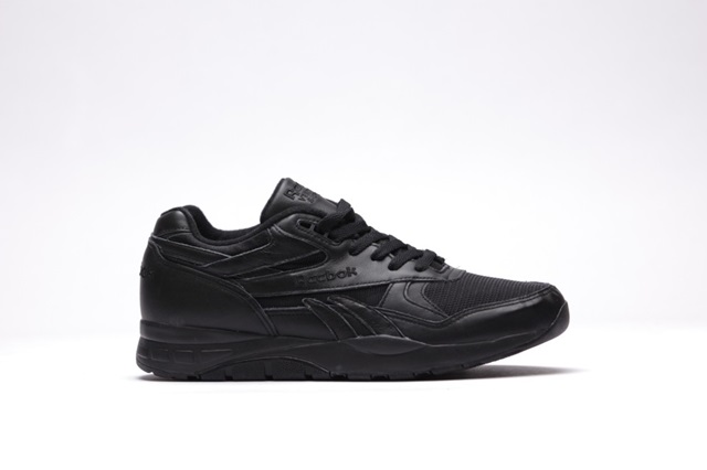afew-store-sneaker-reebok-ventilator-supreme-black-black-black-12