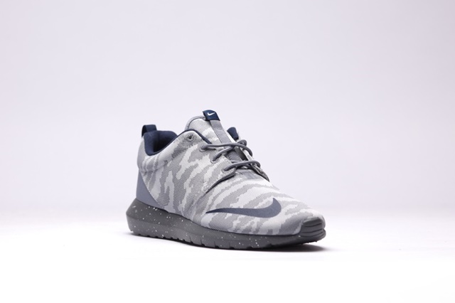 afew-store-sneaker-nike-roshe-nm-fb-flt-slvr-obsdn-drkgry-clgry-14