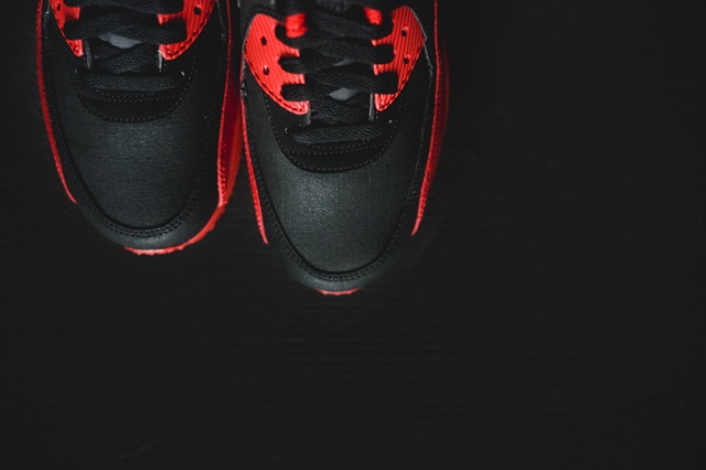 Nike_Air_Max_90_Winter_PRM_GYM_RED-BLACK_683282_606_sneaker_politics-5_1024x1024