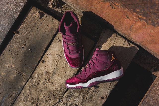 Maroon jordans clearance 11