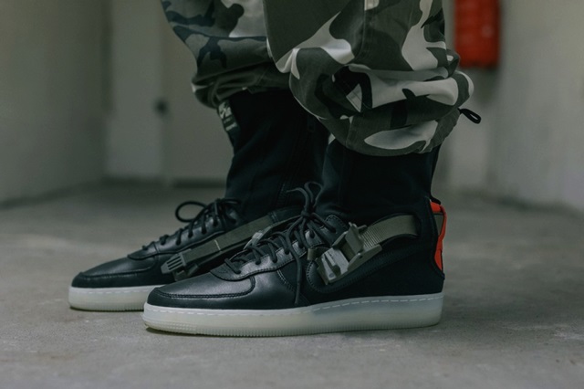 An On-Foot Look at the ACRONYM x NikeLab Air Force 1 Downtown(4)