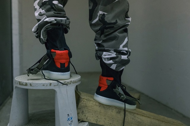 acronym-nikelab-air-force-1-downtown-on-foot-6