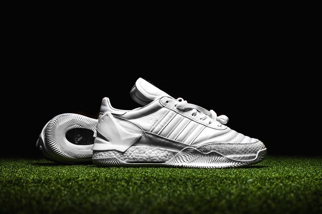 the-shoe-surgeon-adidas-copa-rose-white-out-01-1440x960