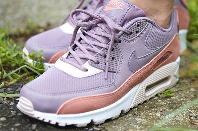 nike-wmns-air-max-90-stardust-taupe-grey-325213-611-1