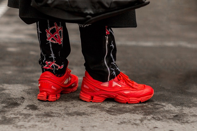 paris-mens-fw18-sneaker-street-style-14