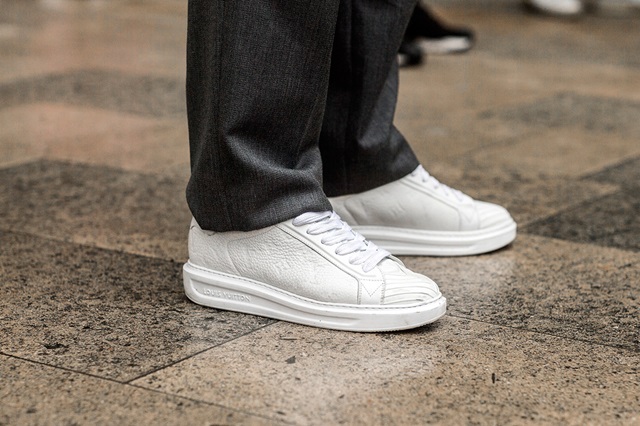 paris-mens-fw18-sneaker-street-style-15