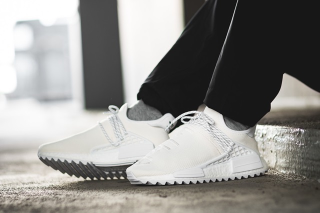 afew-store-sneaker-adidas-pw-hu-holi-nmd-bc-cream-white-ftwrwhite-ftwrwhite-335