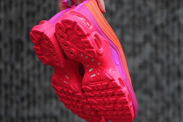 Nike-Air-Max-97-Plus-Racer-Pink-Hyper-Magenta-Total-Crimson-Black-AH8144-600-Outsole