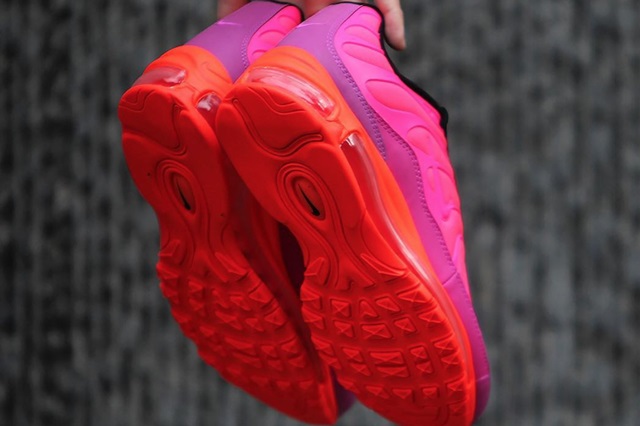 Nike-Air-Max-Plus-97-Racer-Pink-Hyper-Magenta-Total-Crimson-Black-AH8143-600-Outsole